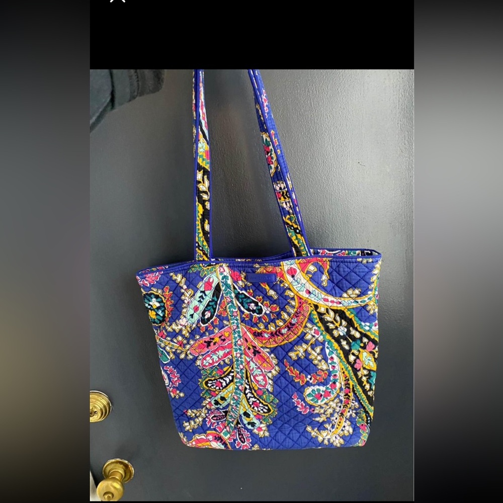 small Vera Bradley tote new without tags
Smoke free home